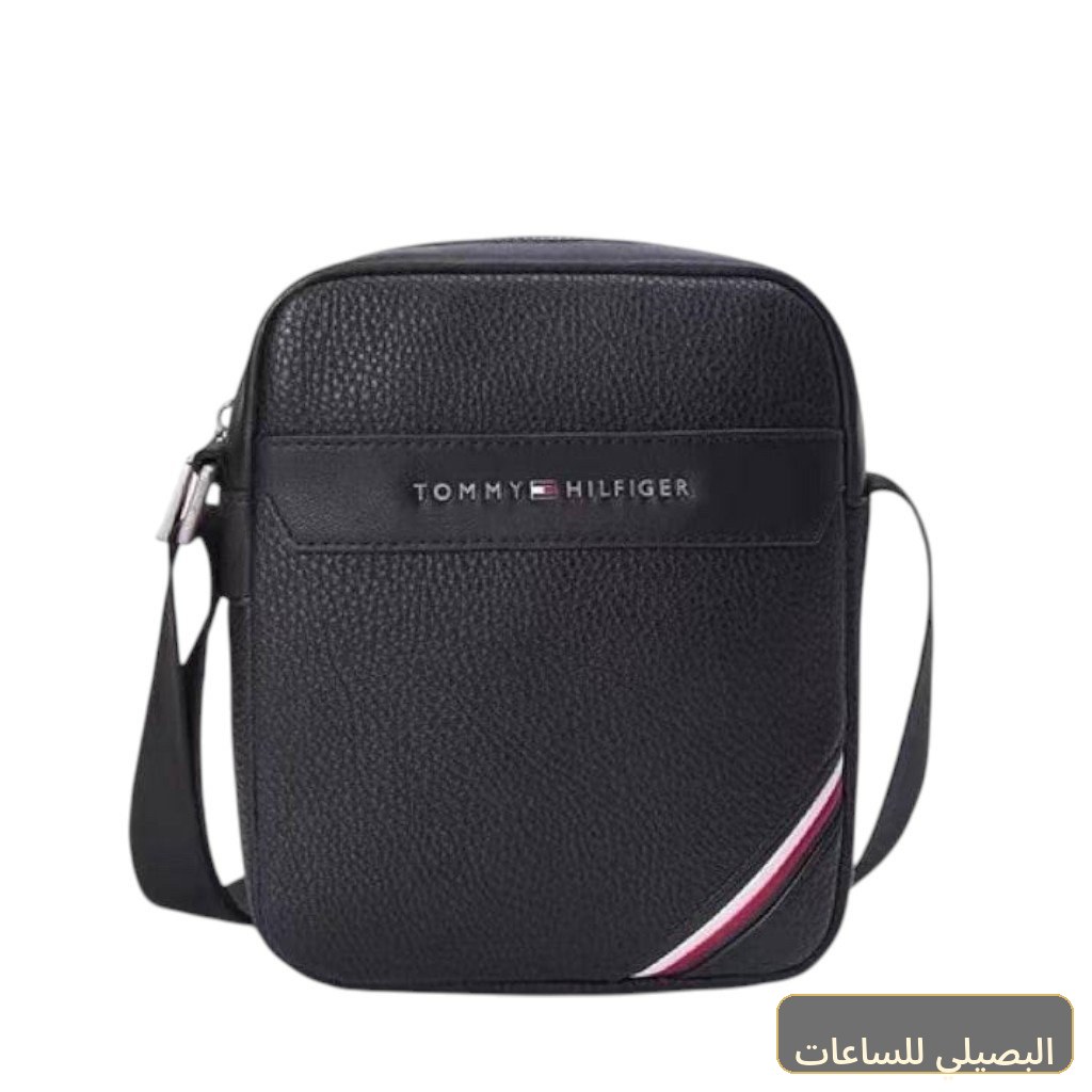 شنطة كروس تومي هيلفيغير رجالي جلد أسود بمظهر عصري