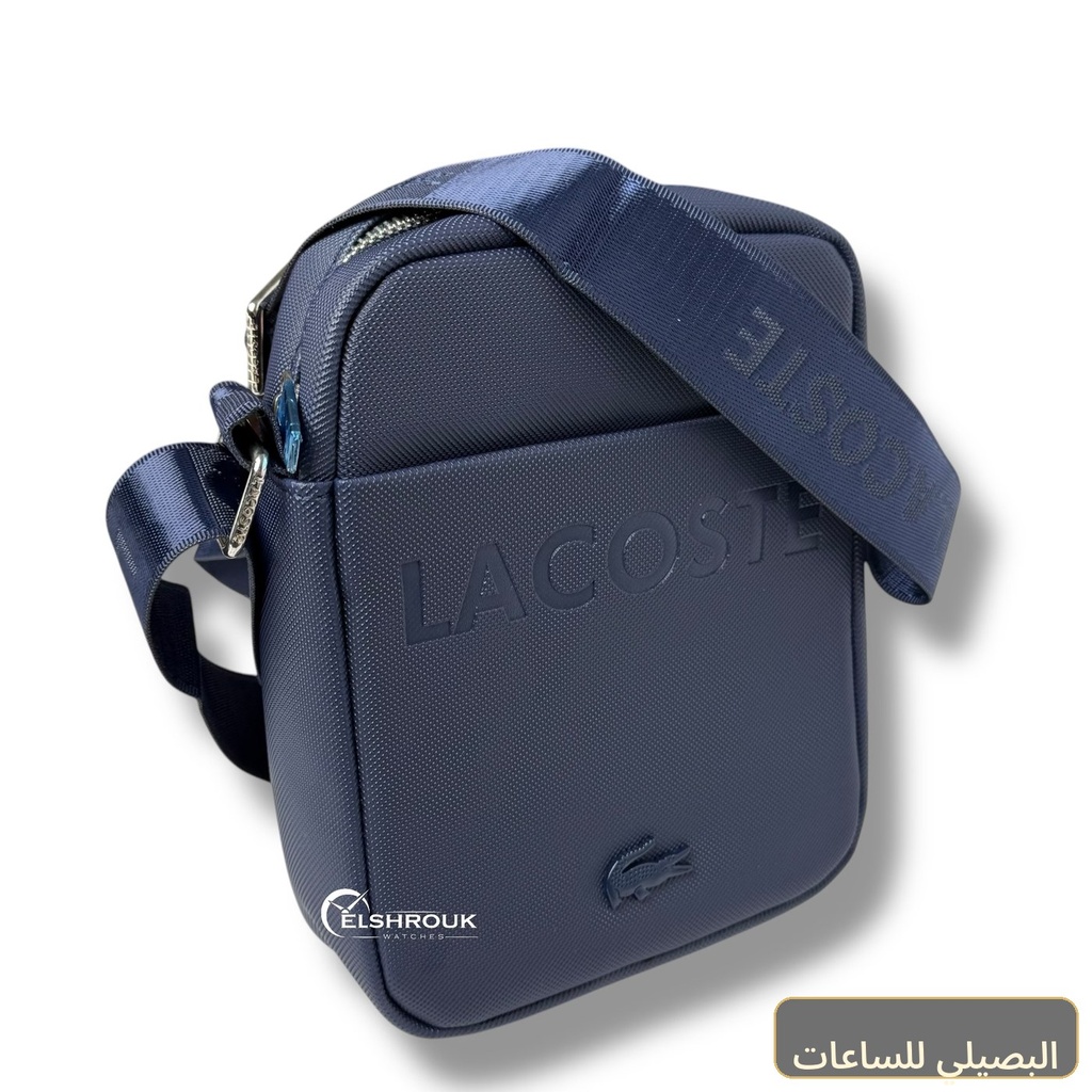 شنطة كروس لاكوست رجالي بلون أزرق مميز وبحزام قابل للتعديل