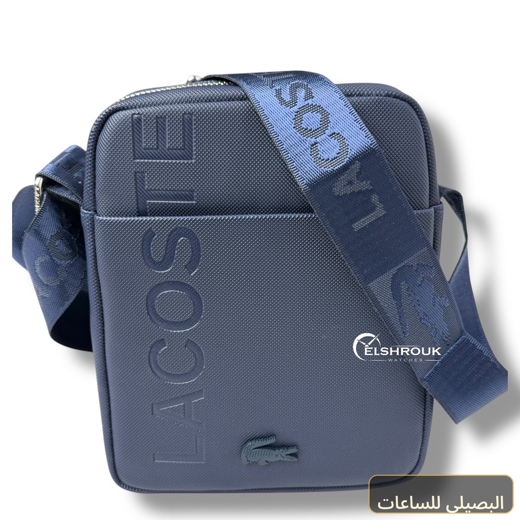 شنطة كروس لاكوست رجالي بتصميم مربع باللون الأزرق الداكن